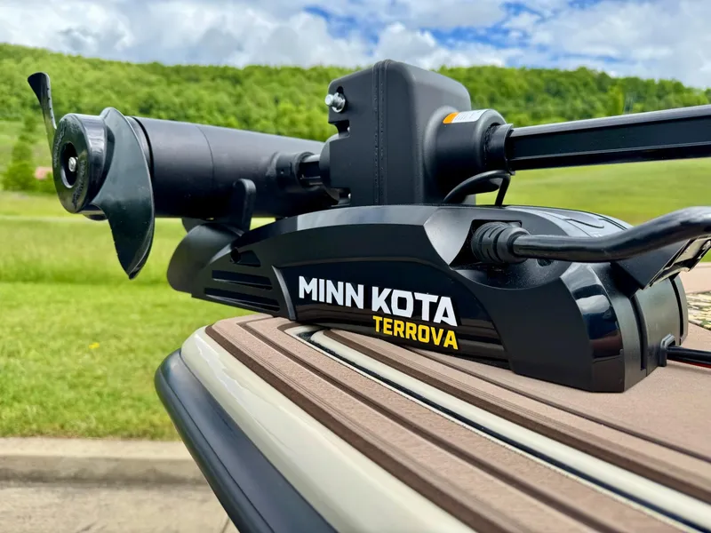 Slide: The Image of Minn Kota Terrova motor on 2025 Mako 18 Pro Skiff Backwater Edition boat. - 8