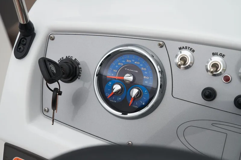 Slide: The Image of Tahoe 185 S 2025 - 50