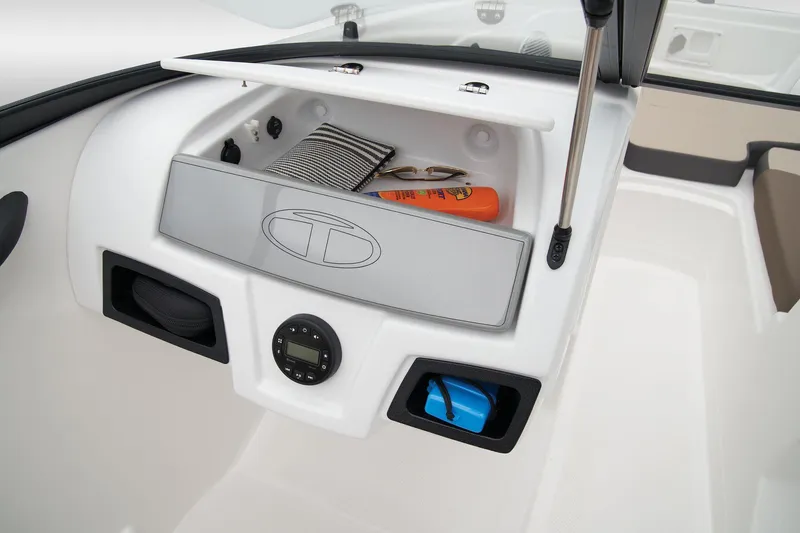 Slide: The Image of Tahoe 185 S 2025 - 54