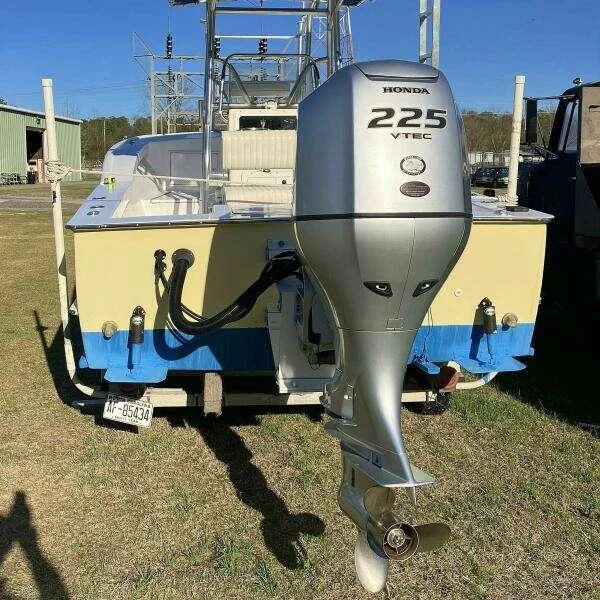 Slide: The Image of Custom 24 OPEN 1995 boat with Honda 225 VTEC outboard motor. - 3