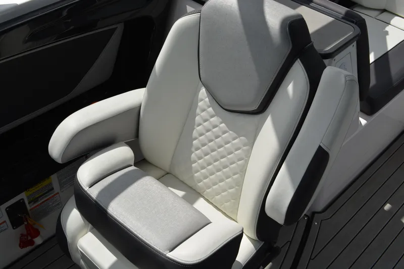 Slide: The Image of 2021 Yamaha Boats 252SD captain's chair with quilted upholstery and ergonomic design. - 10