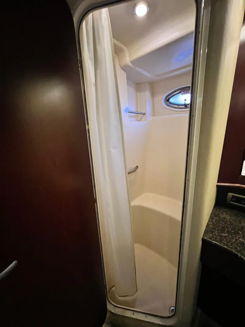 Slide: The Image of Sea Ray 40 Motor Yacht 2007 - 16