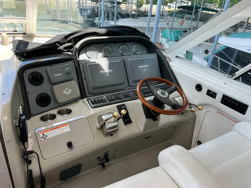 Slide: The Image of Sea Ray 40 Motor Yacht 2007 - 5