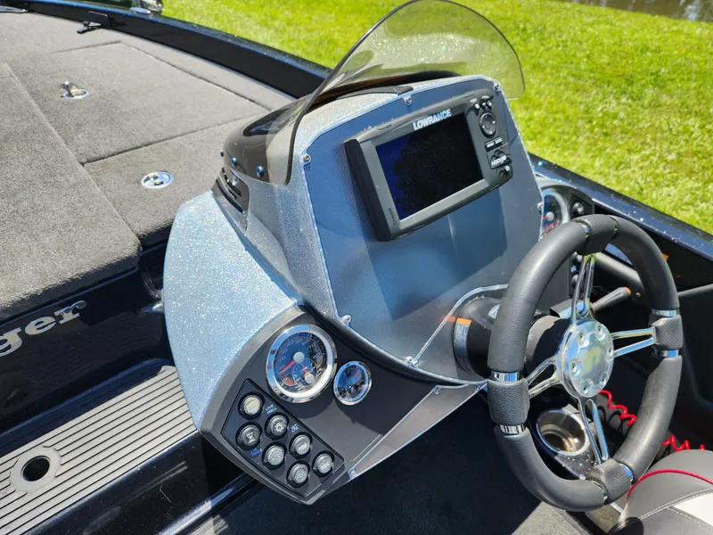Slide: The Image of 2017 Ranger Z518 boat dashboard with steering wheel and electronic display. - 8