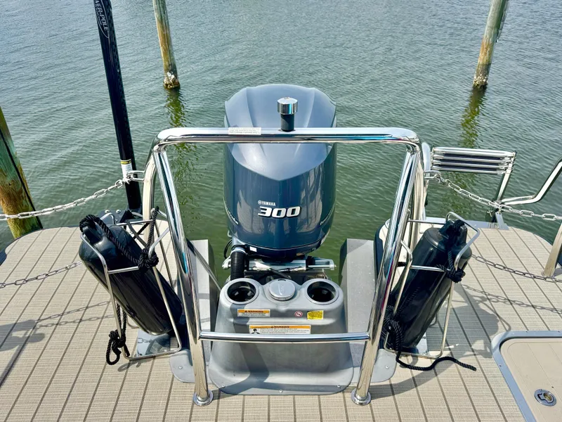 Slide: The Image of 2021 Barletta L25UE boat with Yamaha 300 engine, docked on calm water. - 13