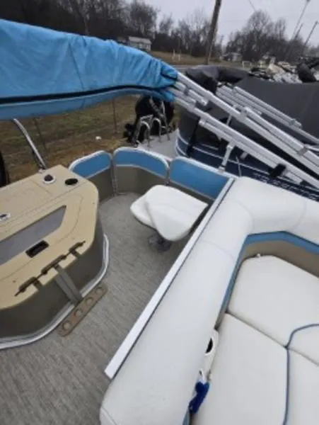 Slide: The Image of 2023 Trifecta 22RFC-CS275 FISH/SKI boat interior with seating and console. - 4