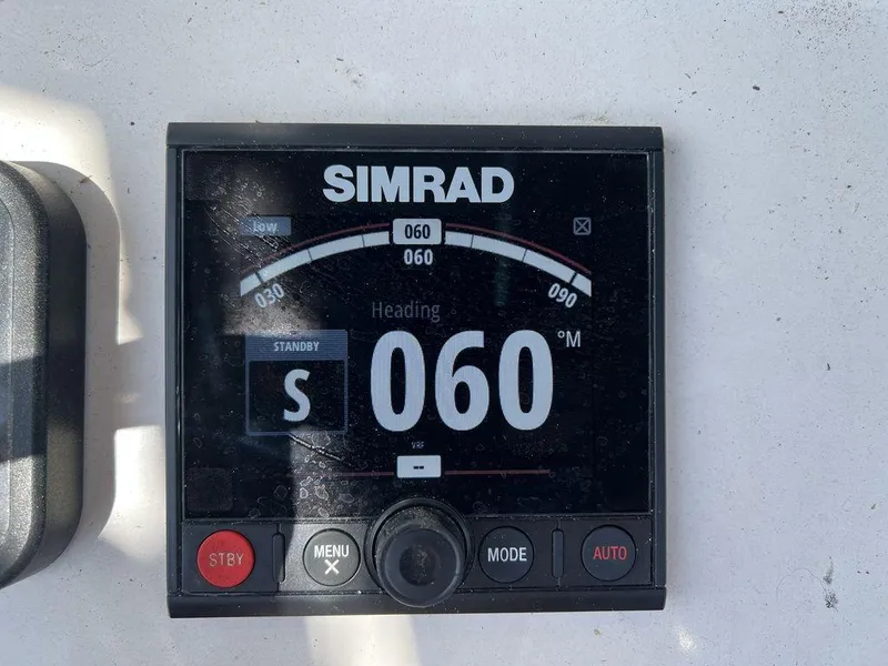 Slide: The Image of Simrad marine compass display on 2006 Sea Hunt Triton 260, showing heading 060 degrees. - 18