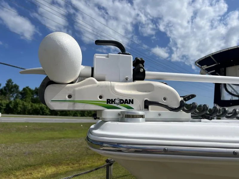 Slide: The Image of Rhodan trolling motor on 2006 Sea Hunt Triton 260 boat, under a clear blue sky. - 27