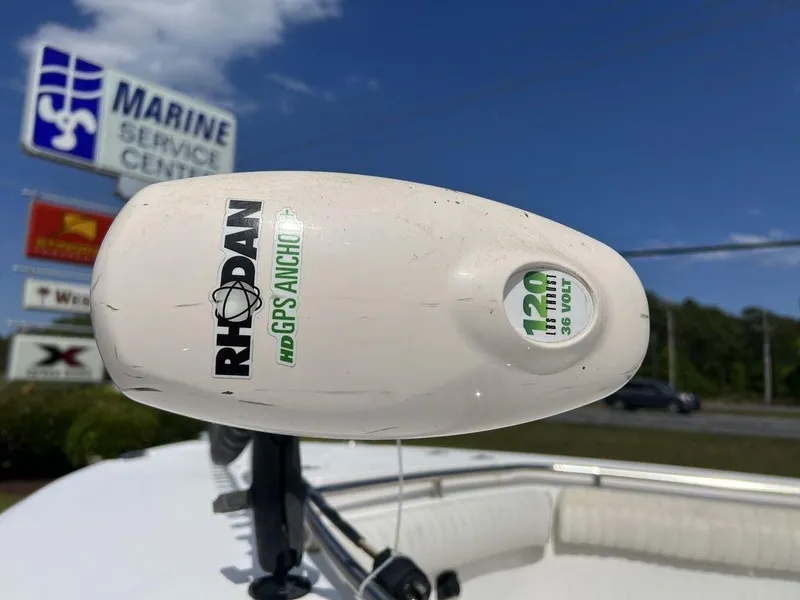 Slide: The Image of Rhodan HD GPS Anchor on 2006 Sea Hunt Triton 260 boat at marine service center. - 28