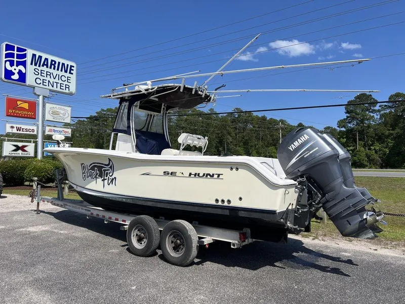 Slide: The Image of 2006 Sea Hunt Triton 260 boat with Yamaha engine at Marine Service Center. - 3