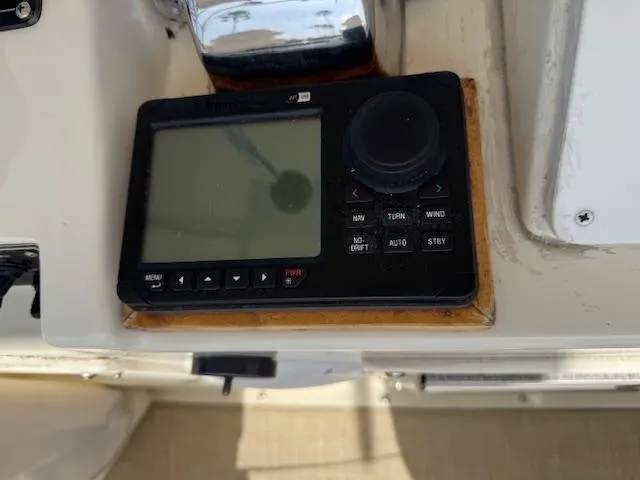 Slide: The Image of Control panel on 1989 Egg Harbor 35 Sport Fisherman boat dashboard. - 16