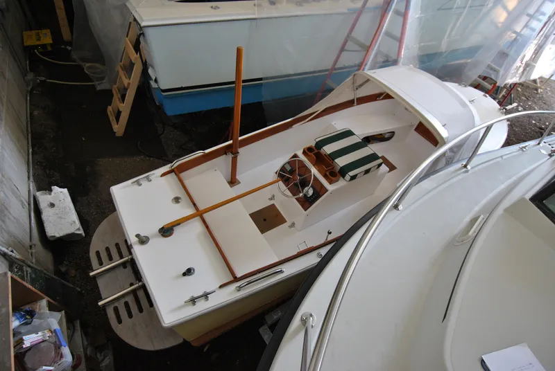 Slide: The Image of WEE LASS Starboard Quarter in Water - 19