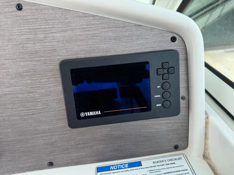 Slide: The Image of Yamaha display on 2018 World Cat Glacier Bay Edition 2740 Dual Console boat dashboard. - 20