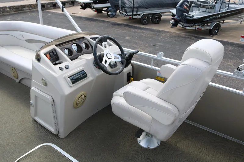 Slide: The Image of 2015 Bennington 24SSRX boat interior with steering console and captain's chair. - 28
