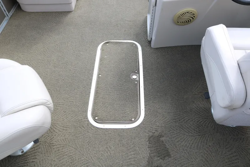 Slide: The Image of Interior of 2015 Bennington 24SSRX boat with carpeted floor and white seating. - 31
