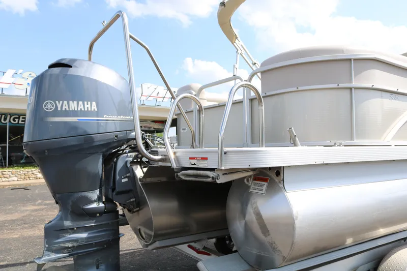 Slide: The Image of 2015 Bennington 24SSRX pontoon boat with Yamaha outboard motor, docked under a clear sky. - 8