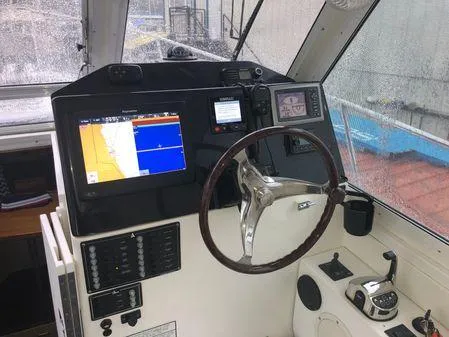 Slide: The Image of 2009 Albin 32 TE boat cockpit with navigation equipment and steering wheel. - 26