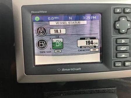 Slide: The Image of VesselView display showing Albin 32 TE 2009 fuel status, 194 gallons remaining, 300-gallon capacity. - 28