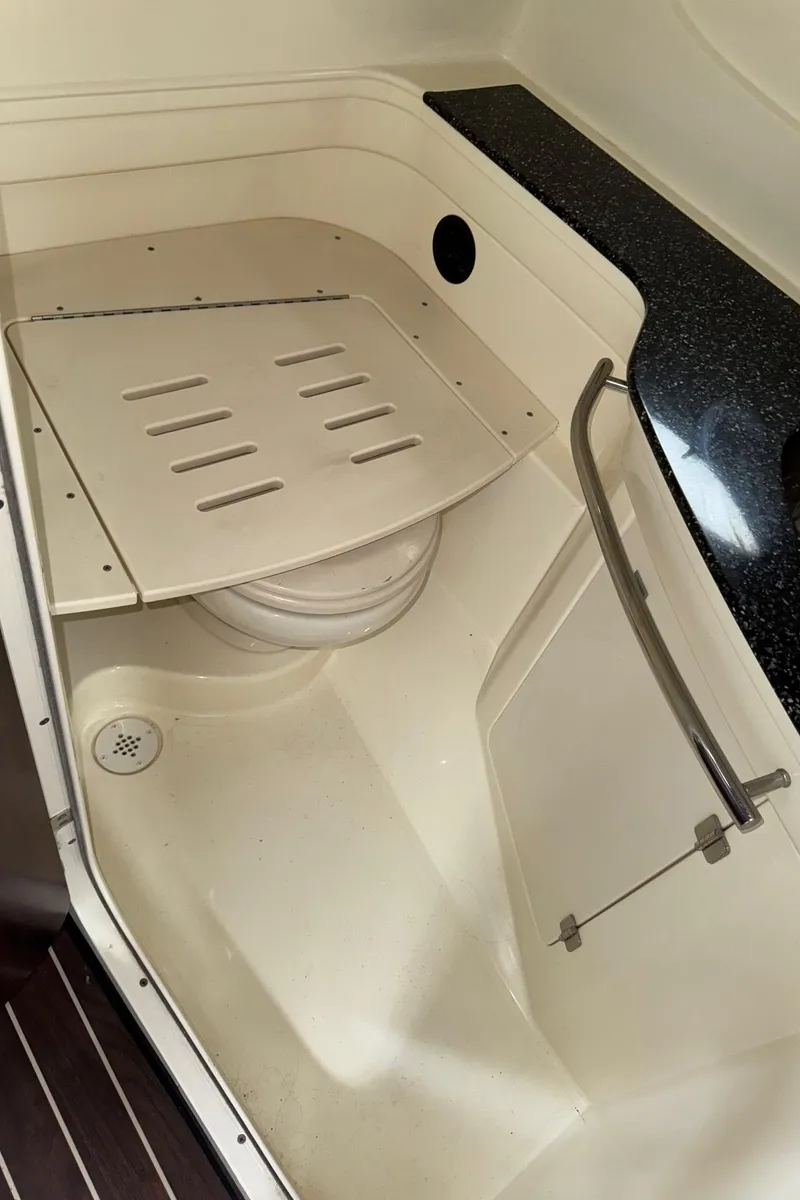 Slide: The Image of Monterey 320 Sport Yacht 2013 - 51