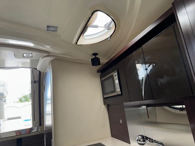 Slide: The Image of Monterey 320 Sport Yacht 2013 - 54