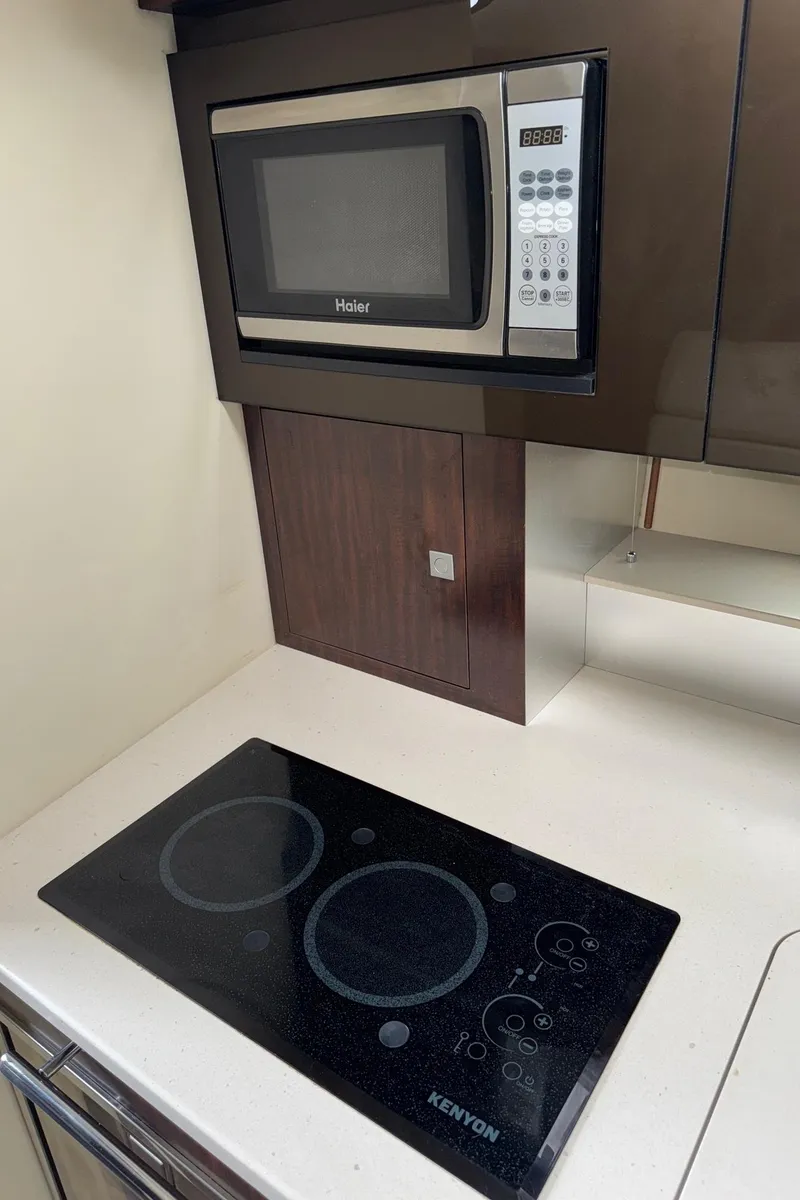 Slide: The Image of Monterey 320 Sport Yacht 2013 - 56