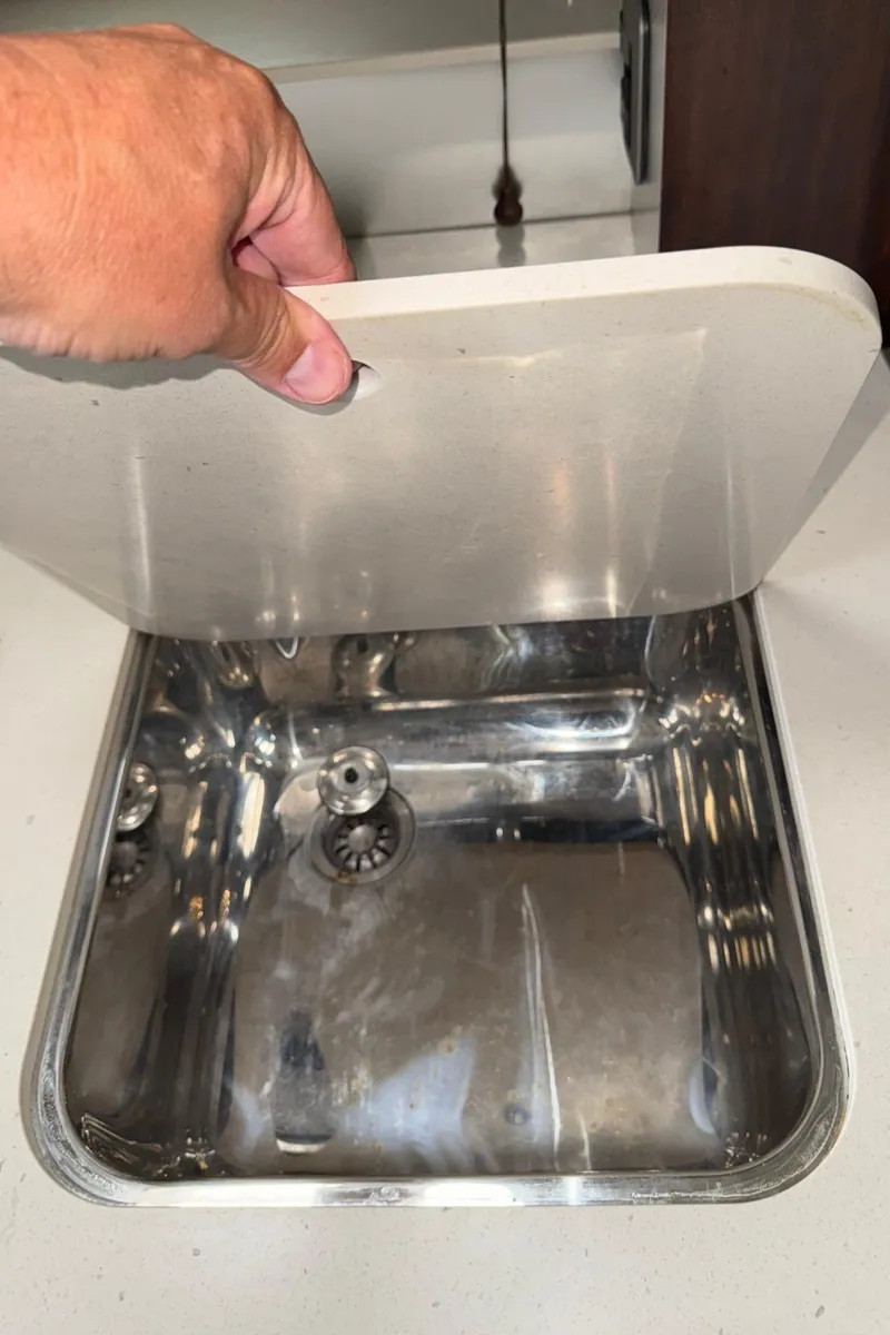 Slide: The Image of Monterey 320 Sport Yacht 2013 - 58