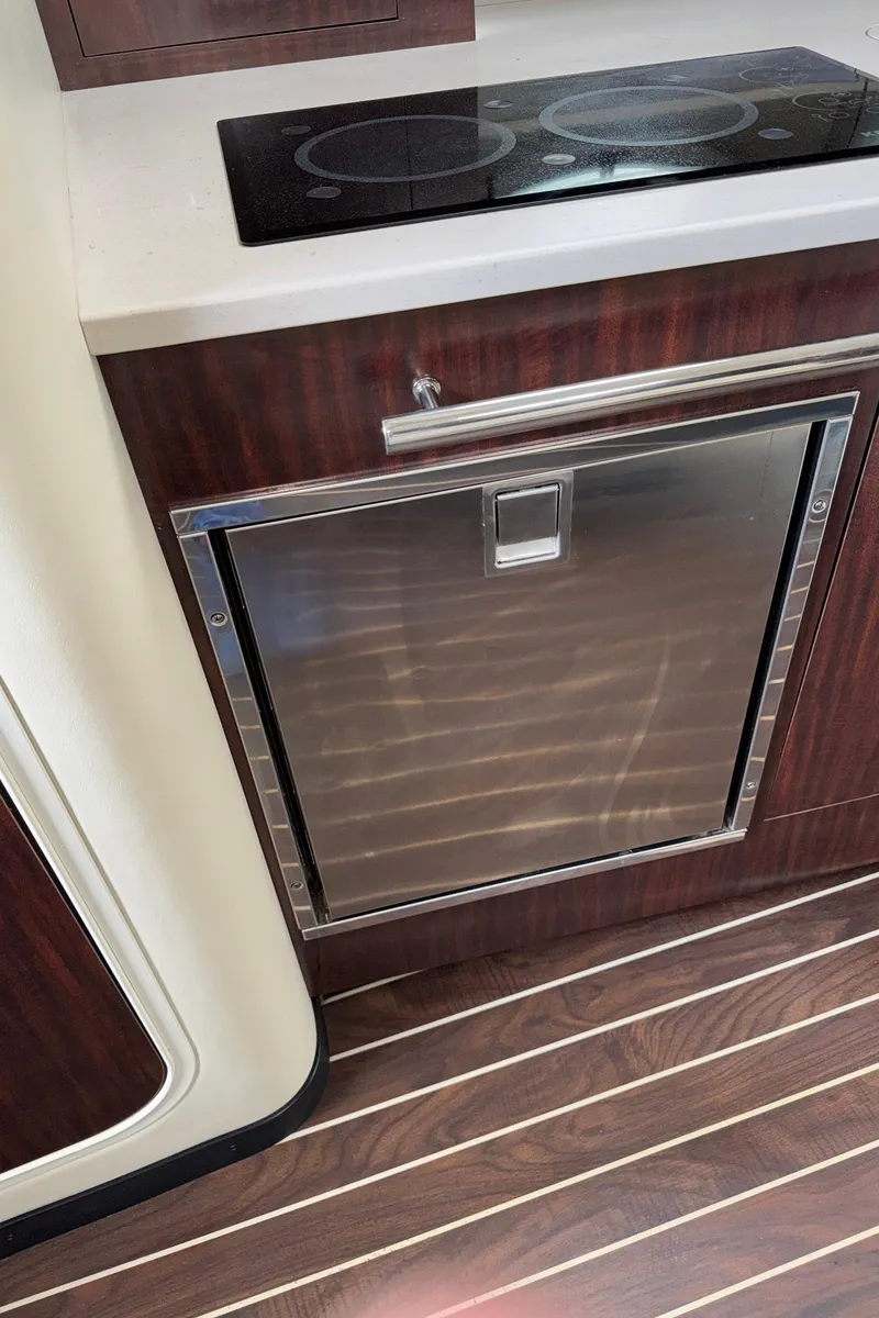 Slide: The Image of Monterey 320 Sport Yacht 2013 - 59