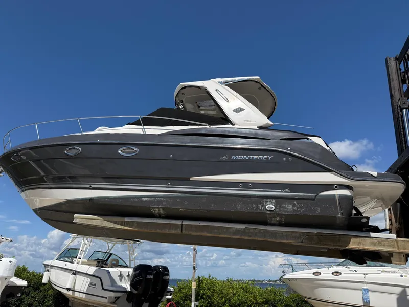 Slide: The Image of Monterey 320 Sport Yacht 2013 - 71