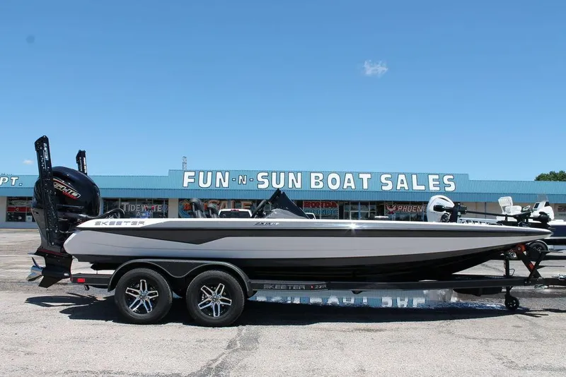 Slide: The Image of 2025 Skeeter ZXR21 boat at Fun-N-Sun Boat Sales dealership. - 9