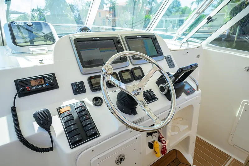 Slide: The Image of Pursuit 34 Nauti-Hooker - Helm Electronics  - 16