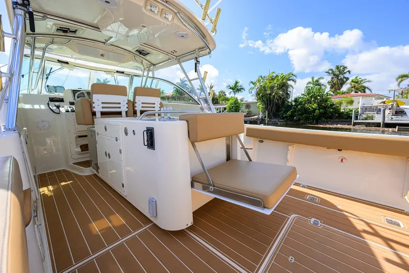 Slide: The Image of Pursuit 34 Nauti-Hooker - Cockpit, Seating - 32