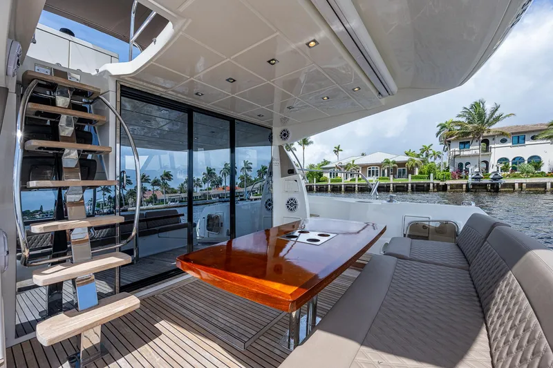 Slide: The Image of Prestige 550 2014 - 101