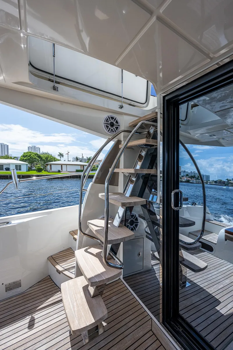 Slide: The Image of Prestige 550 2014 - 102