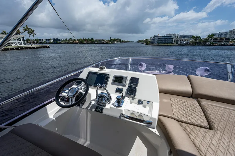 Slide: The Image of Prestige 550 2014 - 125