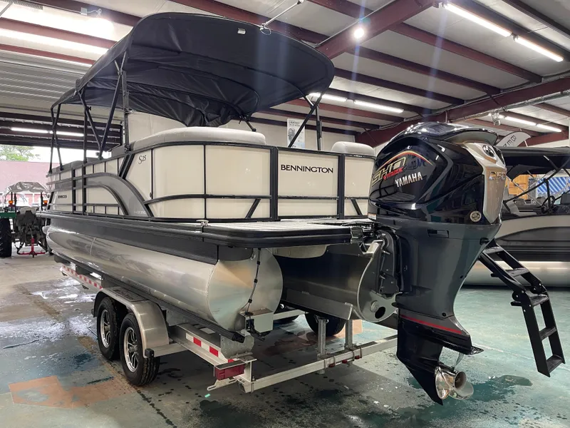 Slide: The Image of 2025 Bennington 25SSRSE pontoon boat with Yamaha engine in a showroom. - 9