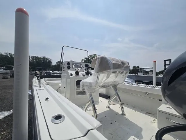 Slide: The Image of Parker 18SE Center Console 2025 - 6