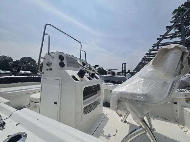 Slide: The Image of Parker 18SE Center Console 2025 - 7