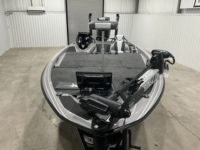 Slide: The Image of Skeeter FXR21L 2025 - 6