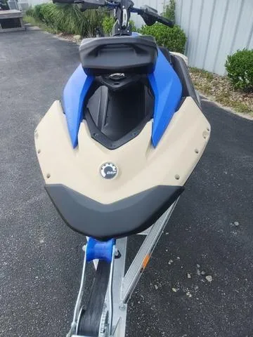 Slide: The Image of Sea-Doo Sparktrixx 2025 - 3