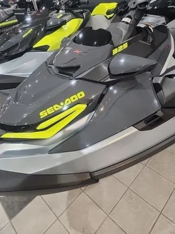 Slide: The Image of Sea-Doo RXT-X 2025 - 5