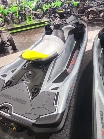 Slide: The Image of Sea-Doo RXT-X 2025 - 6