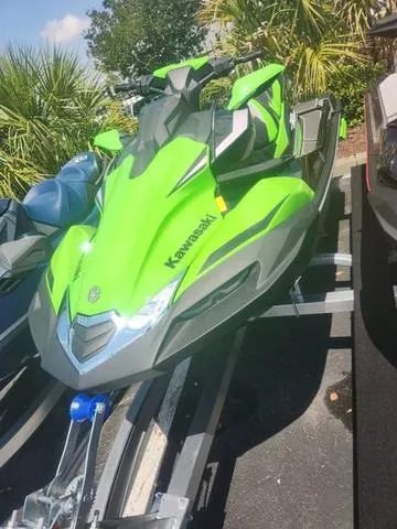 Slide: The Image of Kawasaki Ultra 310 2025 - 6