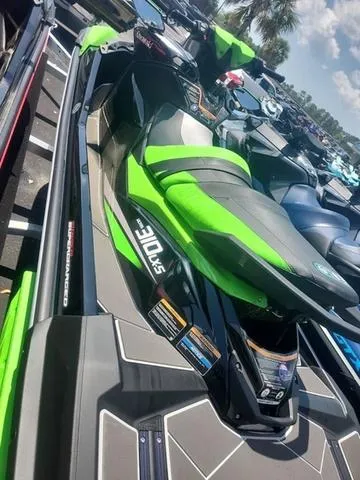 Slide: The Image of Kawasaki Ultra 310 2025 - 8