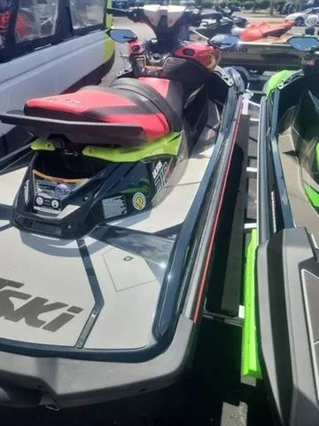 Slide: The Image of Kawasaki Ultra 310 2025 - 5