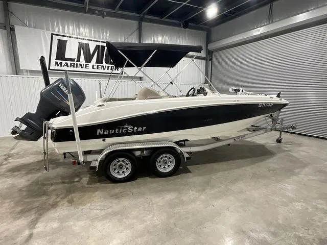Slide: The Image of NauticStar 203 DC 2018 - 3