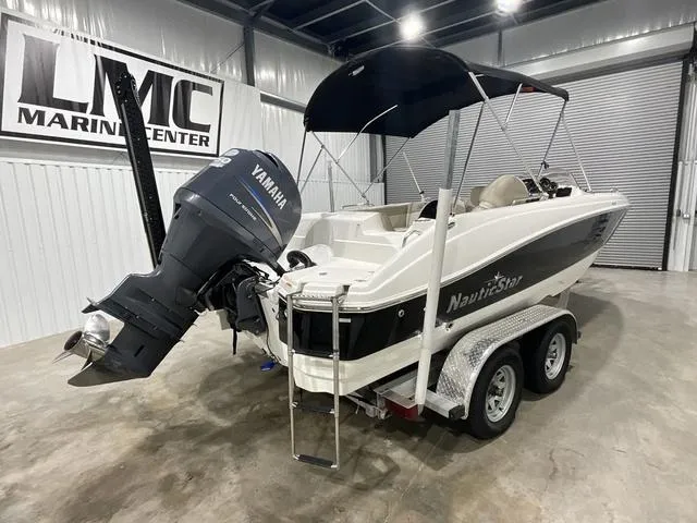 Slide: The Image of NauticStar 203 DC 2018 - 8