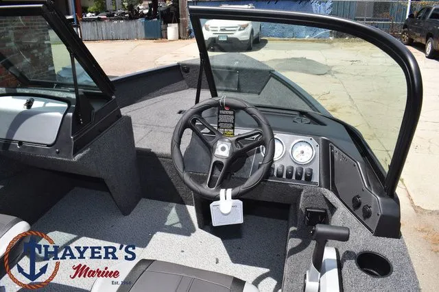 Slide: The Image of Lund 1650 Angler Sport 2025 - 28