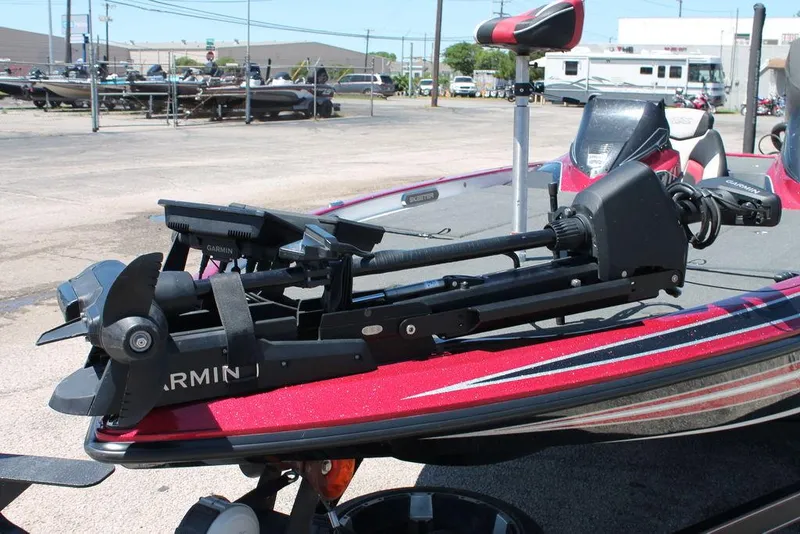 Slide: The Image of 2019 Skeeter FX21 LE boat with Garmin trolling motor in a parking lot. - 10