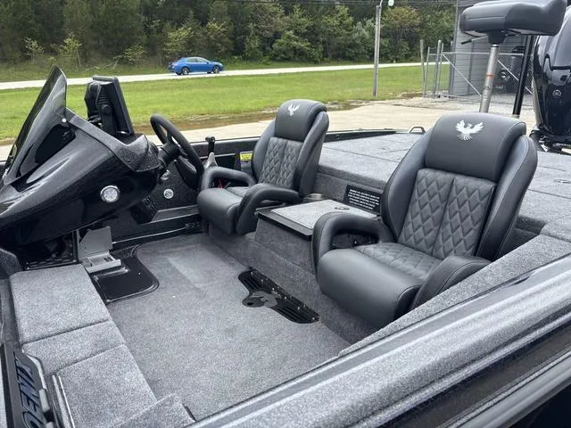 Slide: The Image of Phoenix Bass Boat 921 ELITE 2025 - 12