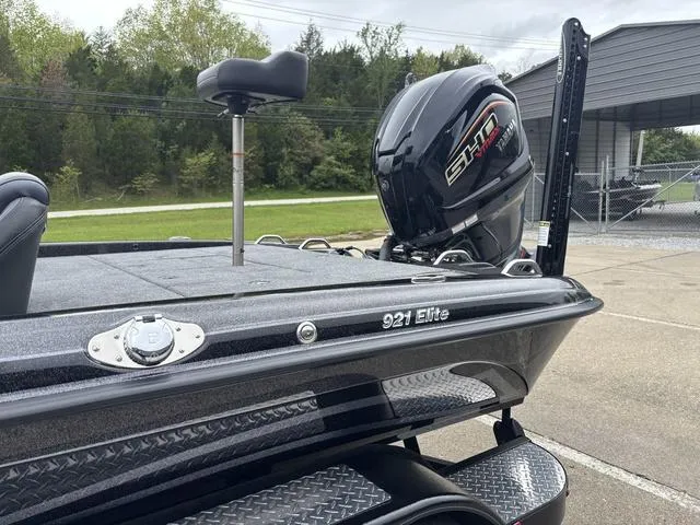 Slide: The Image of Phoenix Bass Boat 921 ELITE 2025 - 13